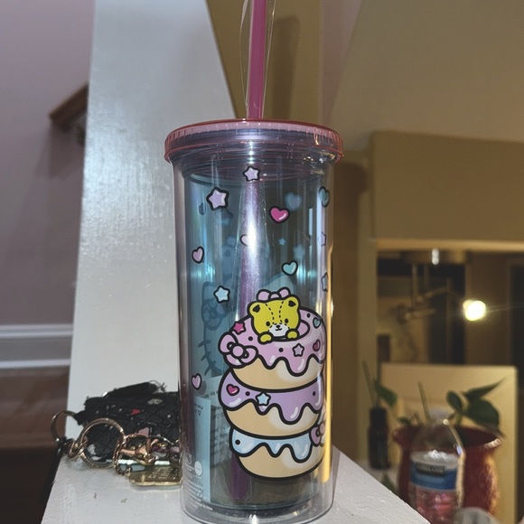 Hello Kitty Tumblr Cup - Picture 2 of 2